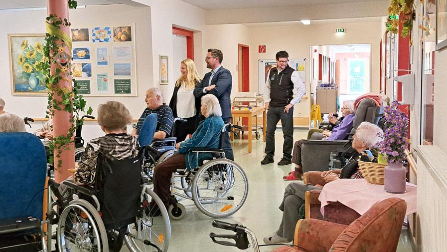 CDU-Politiker Dr. Gerhard Hopp zu Besuch im ProCurand Pflegestift St. Ulrich in Lam.
