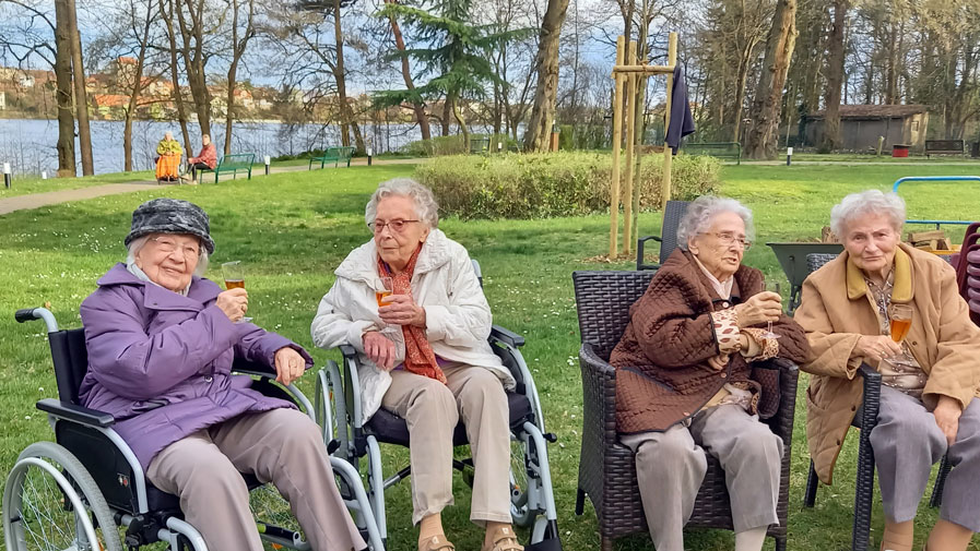 Club der Hundertjährigen Ostern in der ProCurand Seniorenresidenz Am Straussee