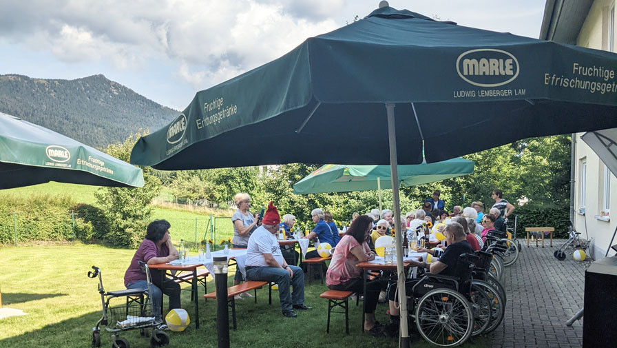 Sommerfest bei der ProCurand Cham im Garten vom Pflegestift St.Ulrich