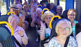 Bewohner*innen der ProCurand Seniorenresidenz machten einen Ausflug