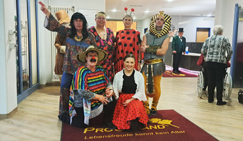 Die Mitarbeiter*innen der ProCurand Seniorenresidenz Am Schlosspark kamen in den buntesten Kostümen.