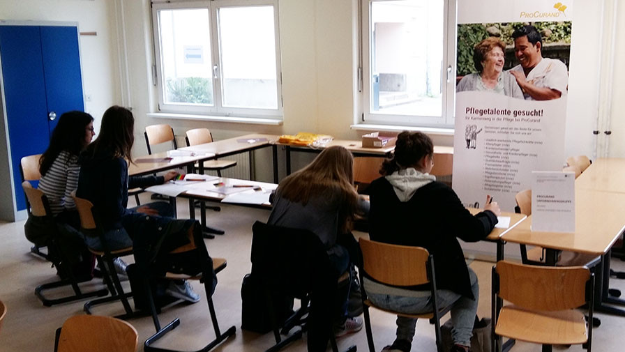 ProCurand informiert Schüler in Berlin über die Karriere in der Altenpflege
