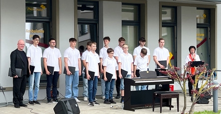In der ProCurand Seniorenresidenz Bölschestraße traten das Chorensemble Köpenick und der Knabenchor Hösel auf. 
