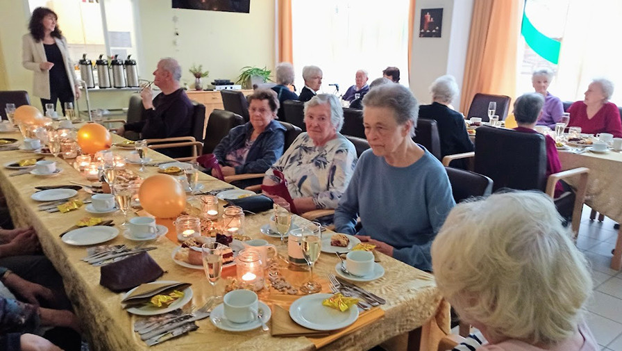 Die ProCurand Seniorenresidenz Cottbus feiert ihr traditionelles Neujahrsfest und heißt 2023 willkommen.