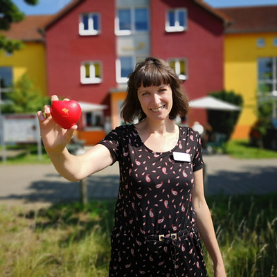 ProCurand Seniorenresidenz Eberswalde Pflegedienstleitung Doreen ProCurand Seniorenresidenz Eberswalde Pflegedienstleitung Doreen mit ProCurand Herz