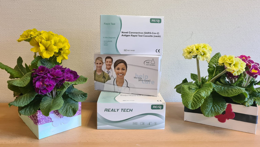 Schnelltestverpackungen werden zu Blumenkästen Schnelltestverpackungen werden zu Blumenkästen