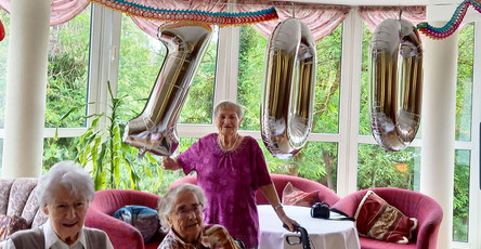 100.Geburtstag in der ProCurand Seniorenresidenz Am Straussee in Strausberg