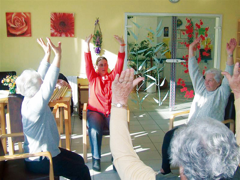 Unsere Senioren können auch im höheren Alter aktiv sein und an Gruppengymnastiken teilnehmen.