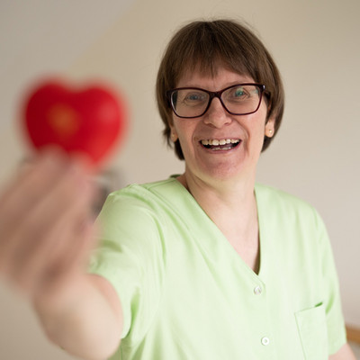 ProCurand Seniorenresidenz Am Görnsee Grebs Reinigung und Wäsche Kerstin mit ProCurand Herz