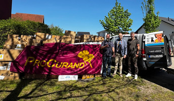 Einrichtungsleiter Stefan Thieme und sein Team der ProCurand Seniorenresidenz Eberswalde standen vor einem Berg voller Kisten, die aus aussortierten Beständen stammen und als Spende für die Ukraine bestimmt sind.