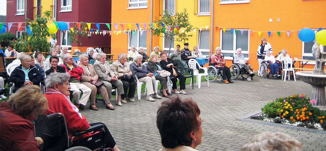 Senioren der Residenz feiern gemeinsam das Sommerfest