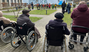 Die Senior*innen der ProCurand Seniorenresidenz Bölschestraße genossen das Blaskonzert.