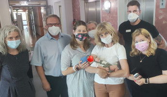 ProCurand Team vom Seniorenzentrum Am Herzogschloss in Sulzbach-Rosenberg mit "Heimbaby"