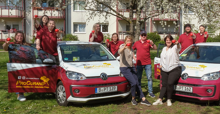 Gruppenbild mit den Mitarbeiter*innen der ProCurand Ambulante Pflege Potsdam 