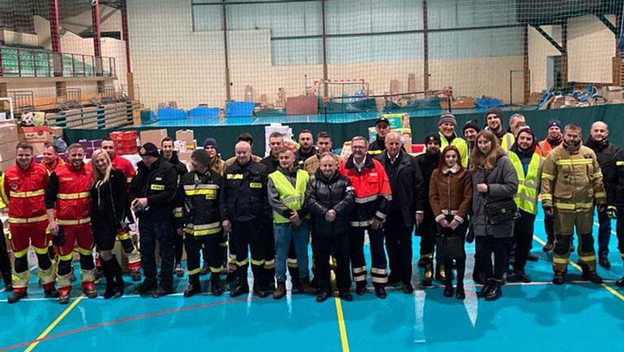 ProCurand Sulzbach-Rosenberg, Freiwillige Feuerwehr und Malteser sammelten Hilfsgüter für die Ukraine Teambild von der ProCurand Sulzbach-Rosenberg, Freiwillige Feuerwehr und Malteser