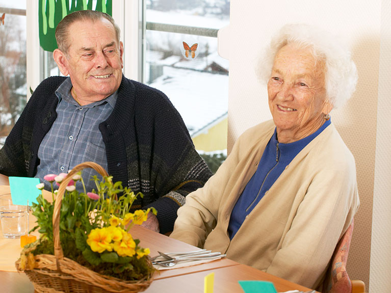 In unserem Speisesaal kommt es zu gemütlichen Zusammenkünften und Gesprächen zwischen den Senioren