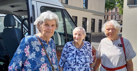 Hundertjährige Bewohnerin der ProCurand Seniorenresidenz Am Strausberg auf Tour durch die Heimatstadt Berlin