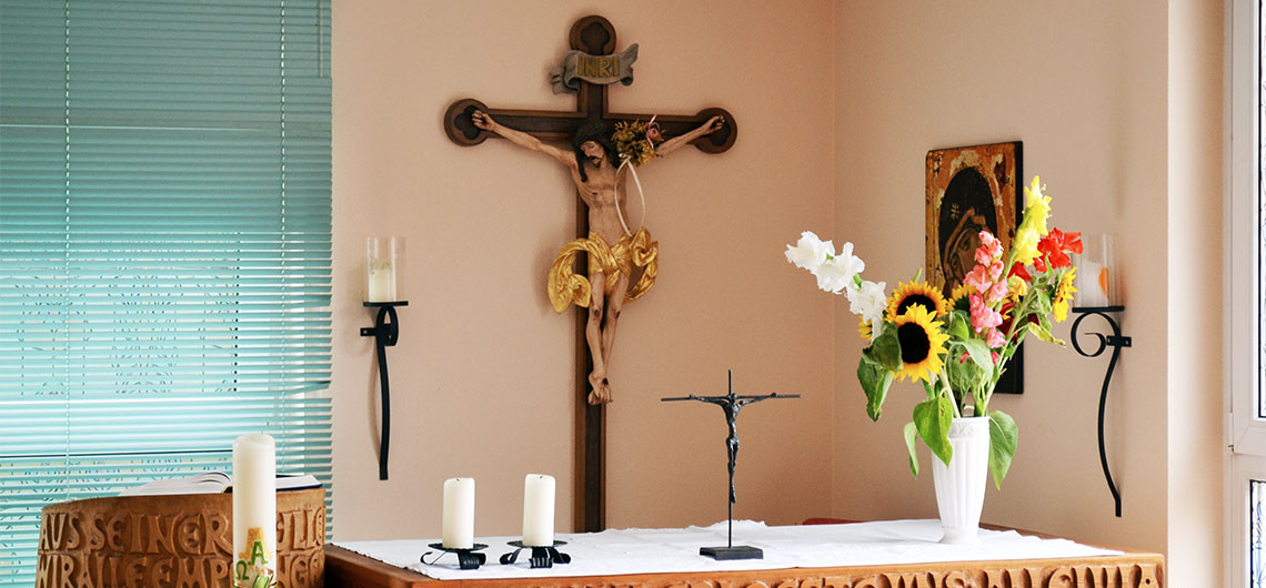 In unserer eigenen Kapelle finden regelmäßig katholische Gottesdienste statt.