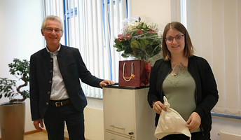 Einrichtungsleiterin Sara Düwert zusammen mit ProCurand Geschäftsführer Axel Theis