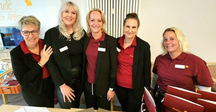 Das Leitungsteam der ProCurand Strausberg Wriezener Straße beim erfolgreichen ersten Tag der offenen Tür. (v.l.n.r.): Regine Keller, Mandy Hegert, Annemarie Senzel, Nadine Fügemann, Stefanie Duspiva.