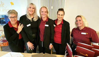 Das Leitungsteam der ProCurand Strausberg Wriezener Straße beim erfolgreichen ersten Tag der offenen Tür. (v.l.n.r.): Regine Keller, Mandy Hegert, Annemarie Senzel, Nadine Fügemann, Stefanie Duspiva.