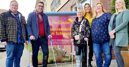 SPD-Politiker Erik Stohn besucht die ProCurand Seniorenresidenz Am Schlosspark in Dahme/Mark für die Bürgersprechstunde.