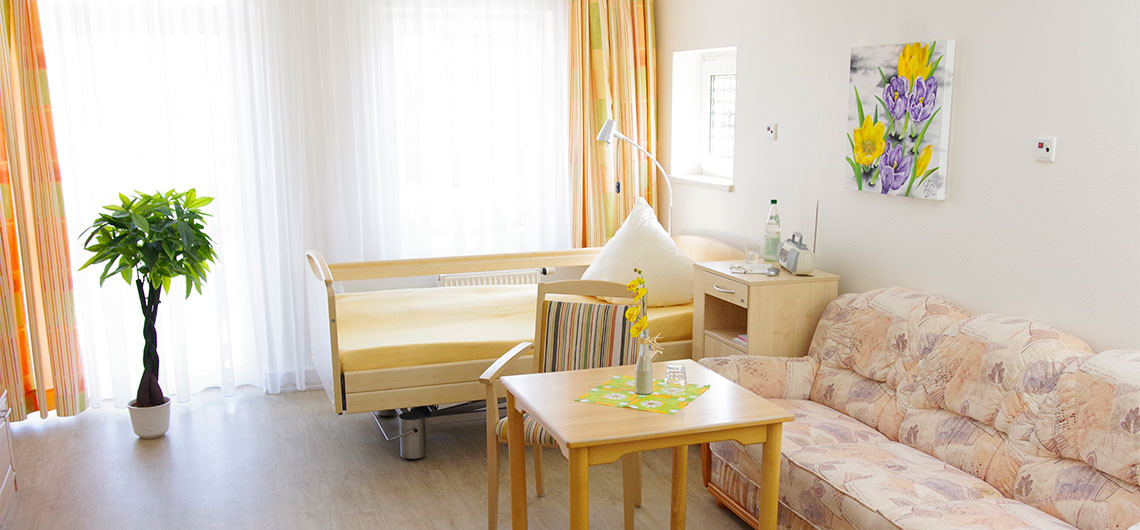 Der Seniorenstift in Neuenhagen hat viele moderne und komfortable  Pflegezimmer