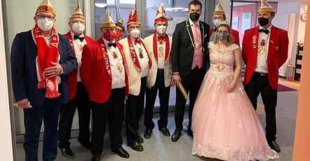 Die örtliche Faschingsgesellschaft Knappnesia zu Besuch bei der ProCurand Sulzbach-Rosenberg