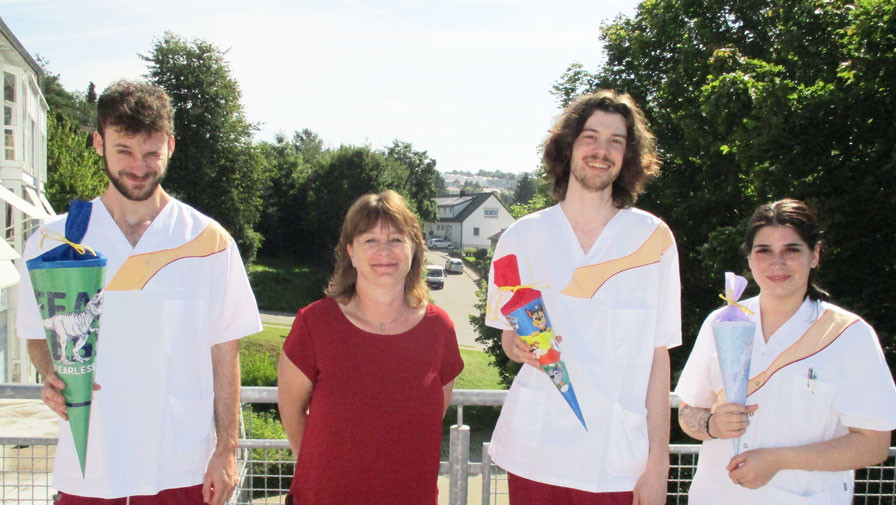 Ausbildungsstart traditionell mit Schultüten bei der ProCurand Sigmaringen Ausbildungsstart traditionell mit Schultüten bei der ProCurand Sigmaringen