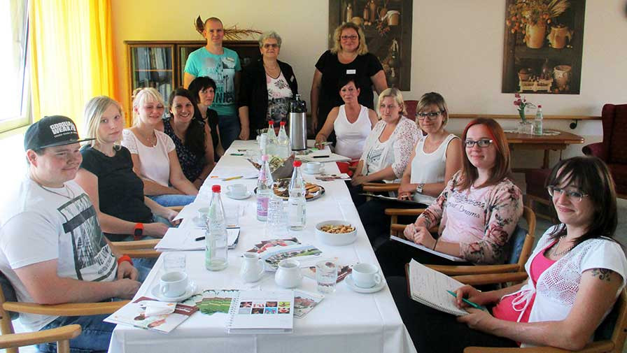 Altenpflegeklasse der Campus-Schule Senftenberg besucht ProCurand Seniorenresidenz