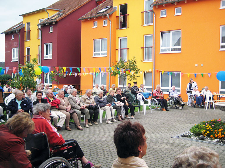Senioren der Residenz feiern gemeinsam das Sommerfest