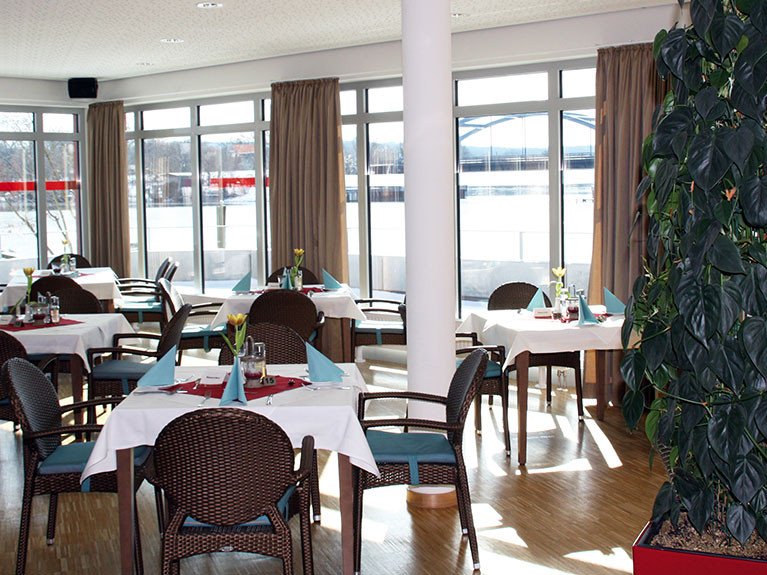 Aus der Cafeteria der Seniorenresidenz haben die Bewohner einen wunderbaren Blick über die Havel