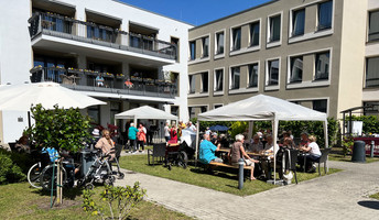 Eröffnung eines Biergartens in der Seniorenresidenz