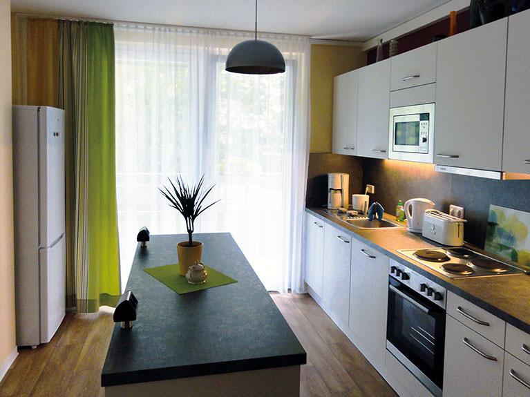 Die Wohnküche wird gerne als Mittelpunkt der Wohngemeinschaft genutzt und ermöglicht gemütliches Zusammensein