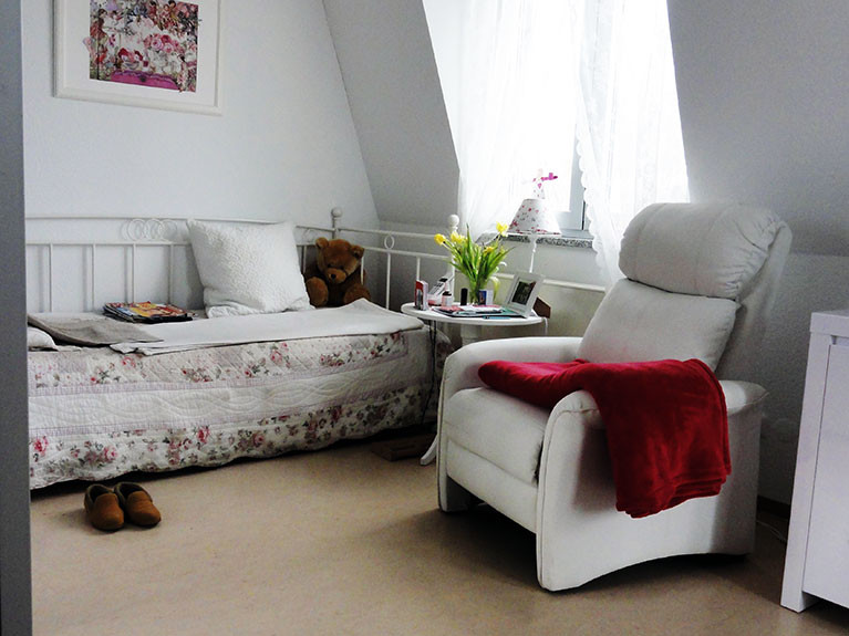 Die seniorengerechte Ausstattung der Zimmer ermöglicht sicheres und altersgerechtes selbststäniges Wohnen