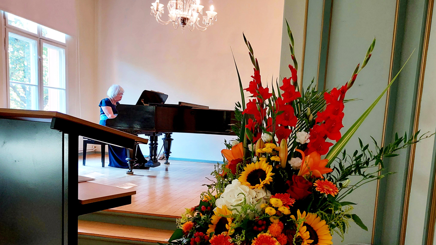 Pianistin und Bewohnerin Masumi Arai spielte Chopin im Kaisersaal des Seniorendomizils Wilhelm-Stift