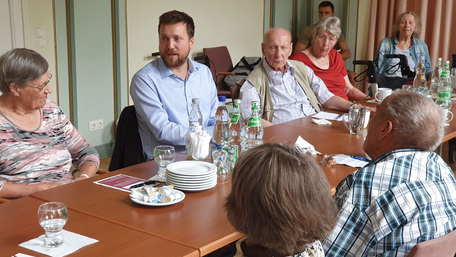 Bürgersprechstunde Ariturel Hack, SPD, bei der ProCurand Charlottenburg 