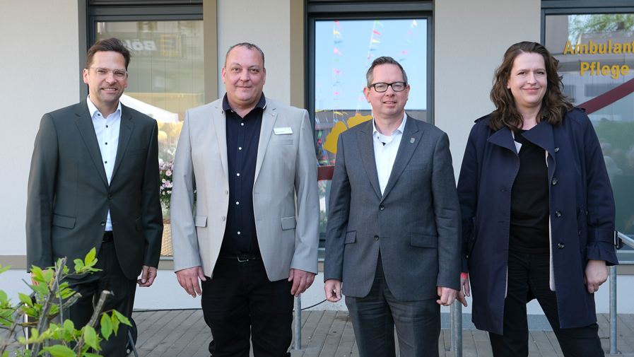 Maik Penn, MDA, Matthias Küßner, Einrichtungsleitung, Oliver Igel, Bezirksbürgermeister und Eileen Philipp, ProCurand Geschäftsführung (v.l.n.r.)