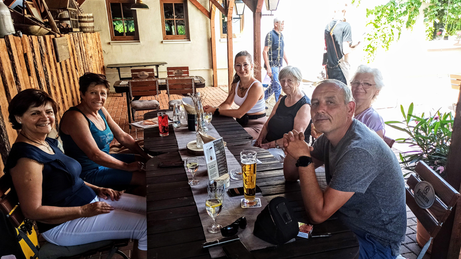ProCurand Team Cottbus im Restaurant auf dem Teamausflug 