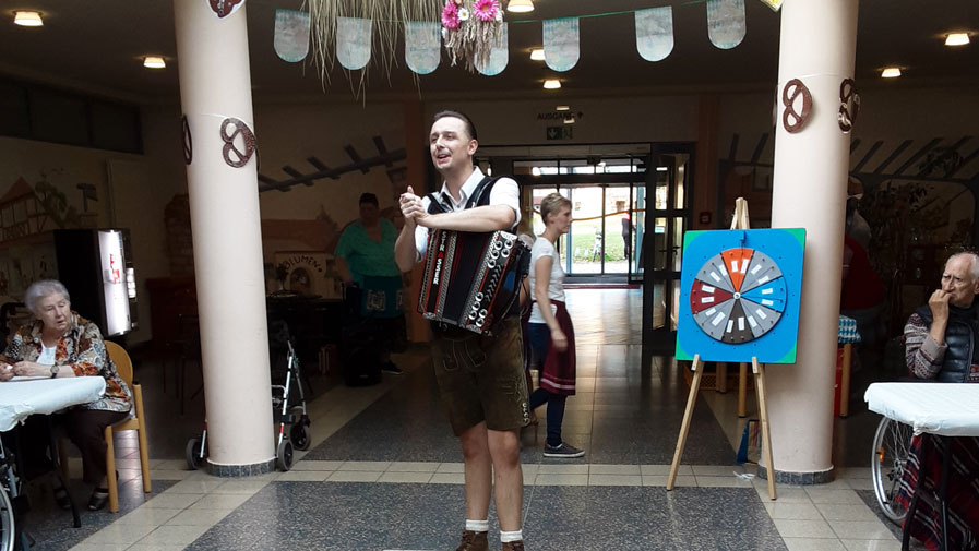 Oktoberfest in der ProCurand Seniorenresidenz Am Schlosspark in Dahme/Mark