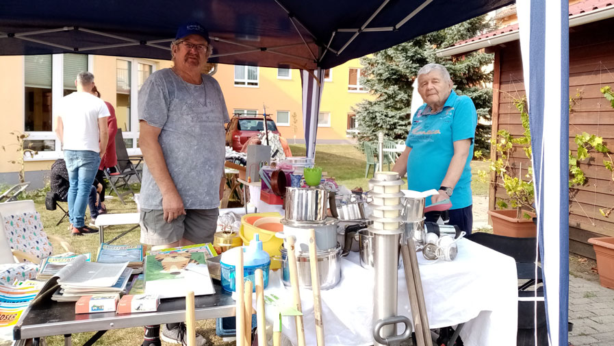 Trödelmarkt im Garten der ProCurand Seniorenresidenz Eberswalde 