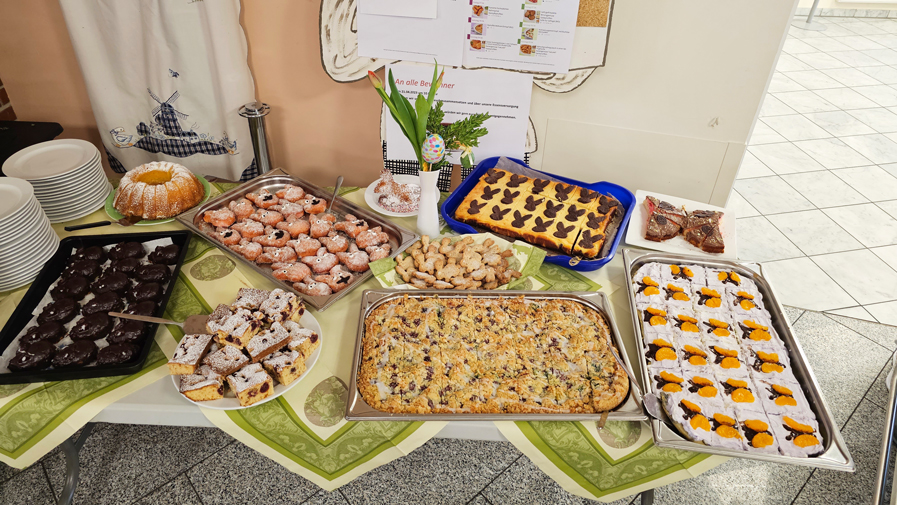 Osterkuchenbuffet in der ProCurand Seniorenresidenz Am Görnsee in Grebs