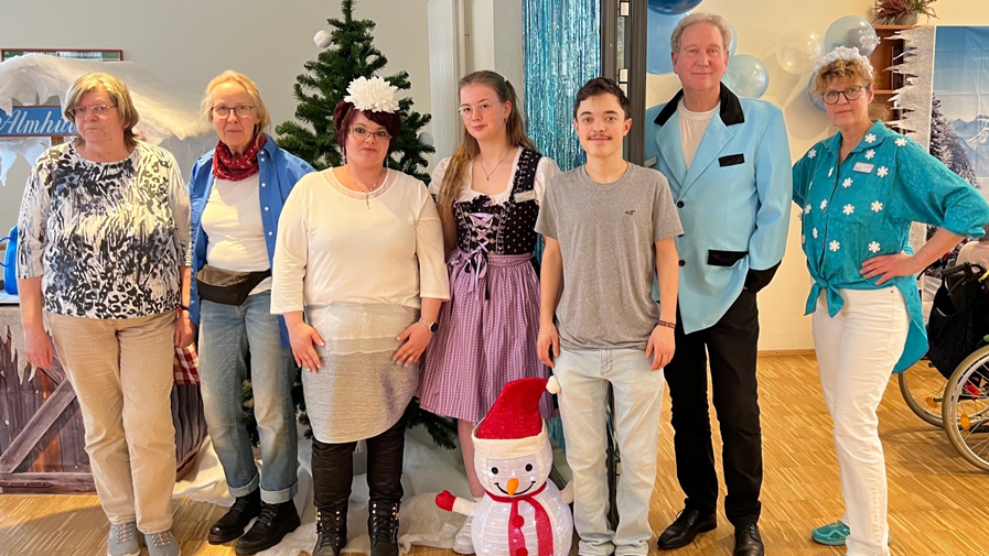 Team Alltagsbegleiter der ProCurand Seniorenresidenz Park Sanssouci beim Winterball