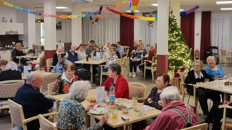 Die Mieter*innen der ProCurand Wriezener Straße feiern gemeinsam Silvester.