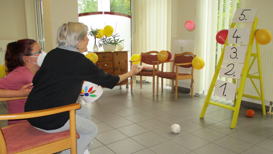 Ballspiele auf dem Sommerfest der ProCurand Senftenberg