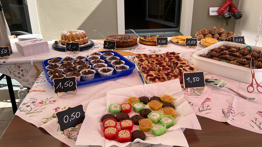 Küchenbuffet, Sommerfest der ProCurand Seniorenresidenz Bölschestraße in Friedrichshagen Küchenbuffet, Sommerfest der ProCurand Seniorenresidenz Bölschestraße in Friedrichshagen