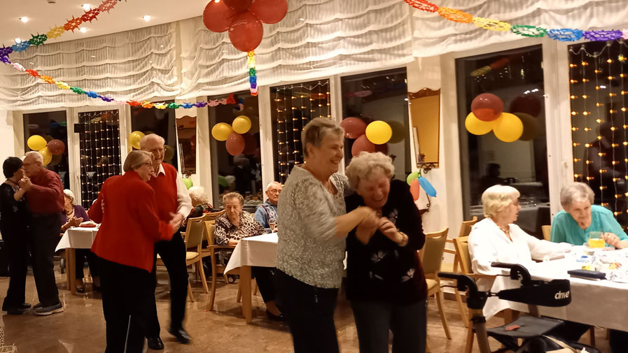Silvesterparty in der ProCurand Seniorenresidenz Am Straussee in Strausberg