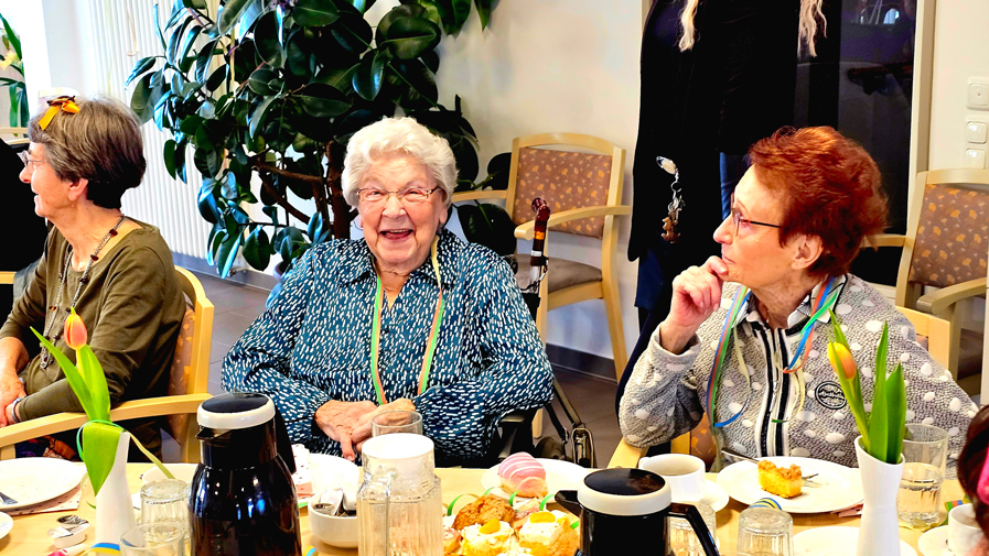 Die Senior*innen des Service Wohnen der ProCurand Wriezener Straße genossen die Faschingsparty.