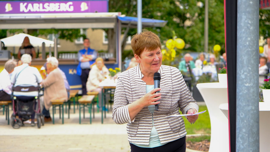 Strausberger Bürgermeisterin Elke Stadeler hielt eine Rede
