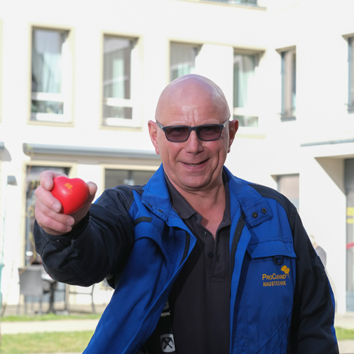 ProCurand Seniorenresidenz Bölschestraße Haustechniker Jens mit Herz